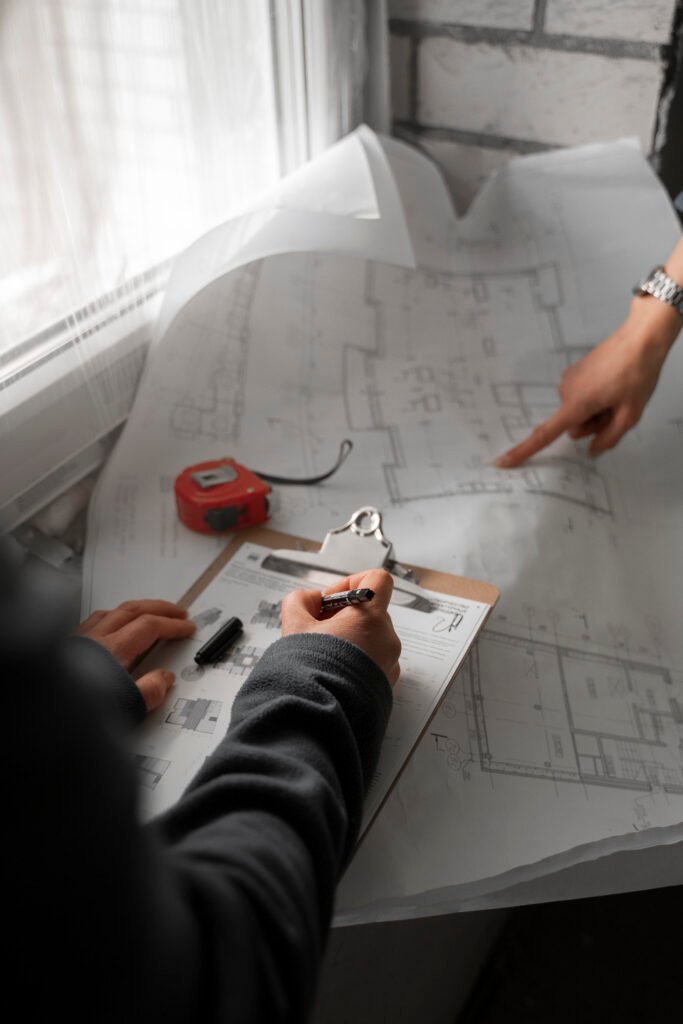 visuel montrant une personne réalisant des travaux pour création boulangerie, reprise boulangerie et vente boulangerie